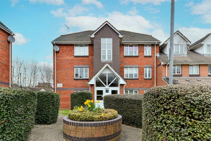 2 Bedroom Flat To Rent In The Croft, Friday Hill, Chingford, E4