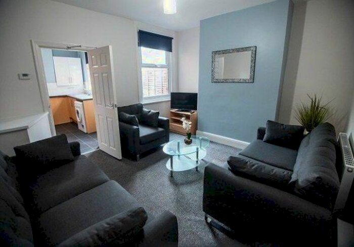 6 Bedroom Terraced House To Rent In Wadbrough Road, Sheffield, South Yorkshire, S11