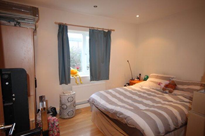 2 Bedroom Flat To Rent In Delph Court, Leeds, West Yorkshire, LS6