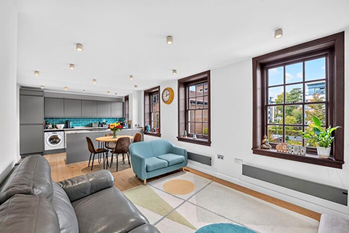 2 Bedroom Flat For Sale In Scott Avenue, London, SW15