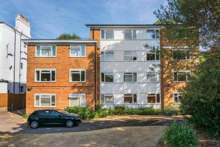 2 Bedroom Flat To Rent In West Hill, West Hill, London, SW15