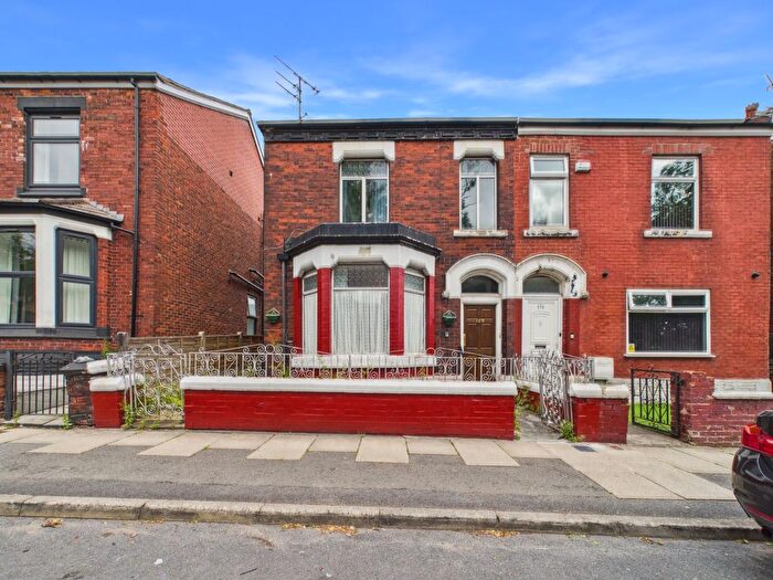3 Bedroom Semi-Detached House For Sale In Oldham Road, Ashton-Under-Lyne, Greater Manchester, OL7