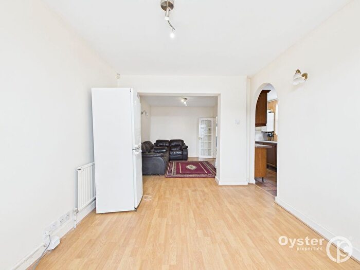 4 Bedroom Semi-Detached House To Rent In Taunton Way, Stanmore, HA7
