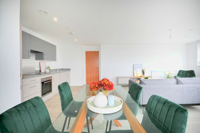 2 Bedroom Flat To Rent In Furness Quay, Salford, M50