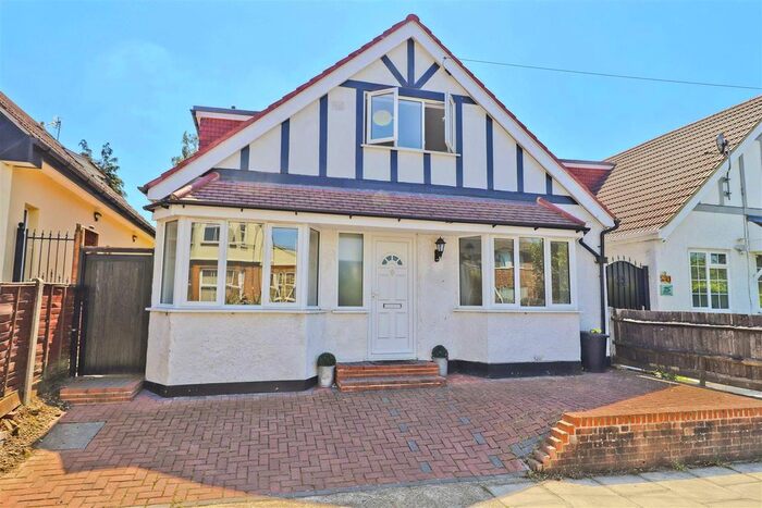 5 Bedroom Detached Bungalow To Rent In Derby Road, Uxbridge, UB8