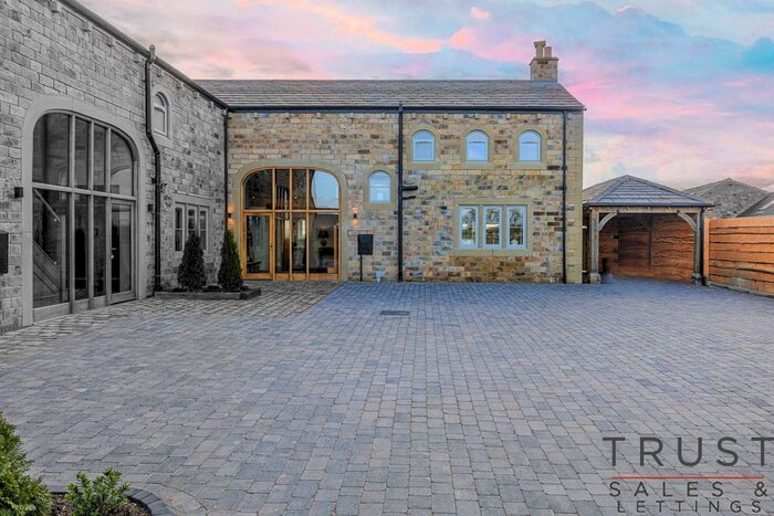4 Bedroom Barn Conversion For Sale In Church Lane, Hightown, Liversedge, WF15