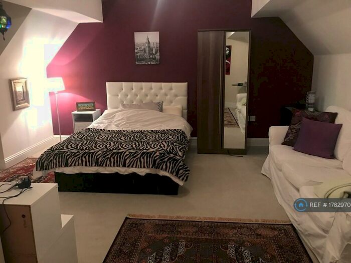 7 Bedroom End Of Terrace House To Rent In Gladeside, Cambridge, CB4