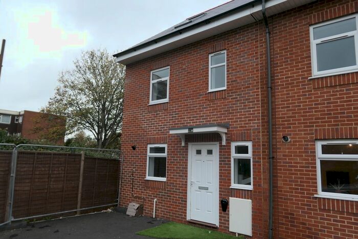 4 Bedroom End Of Terrace House To Rent In Crown Green Court, Gloucester, GL1