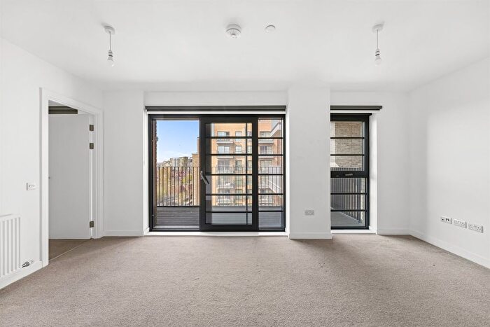 2 Bedroom Flat To Rent In South Way, Wembley, HA9