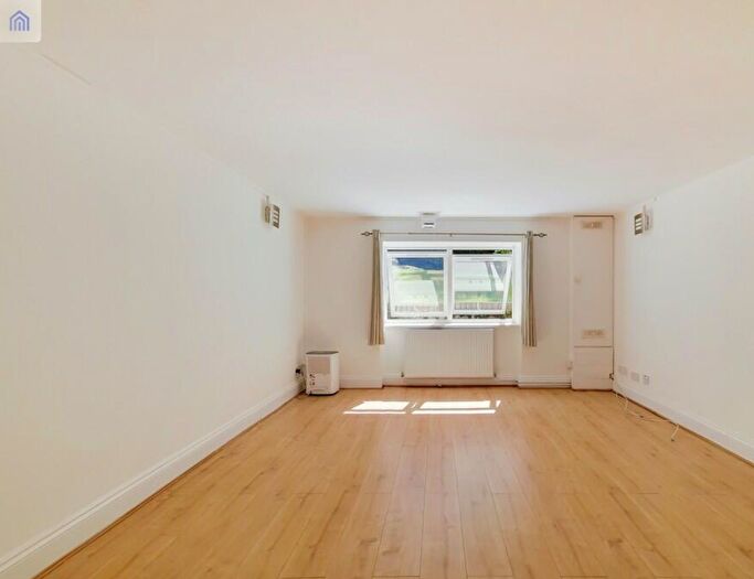 1 Bedroom Flat To Rent In Northern Heights, Crescent Road, London, N8