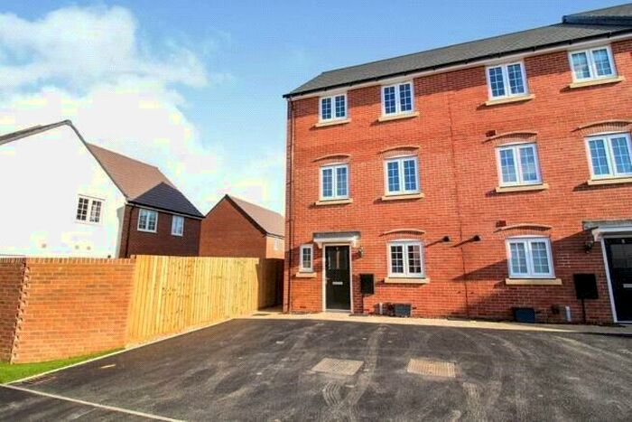 4 Bedroom End Of Terrace House To Rent In Diggs Close, Cawston, Rugby, Warwickshire, CV23