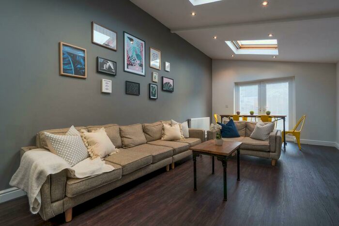 7 Bedroom Terraced House To Rent In Minny Street, Cardiff, CF24