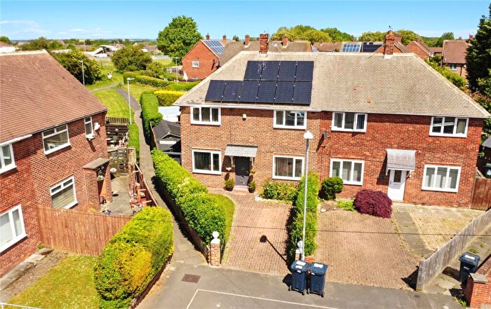 3 Bedroom Semi-Detached House For Sale In Lansbury Gardens, Wardley, Gateshead, NE10