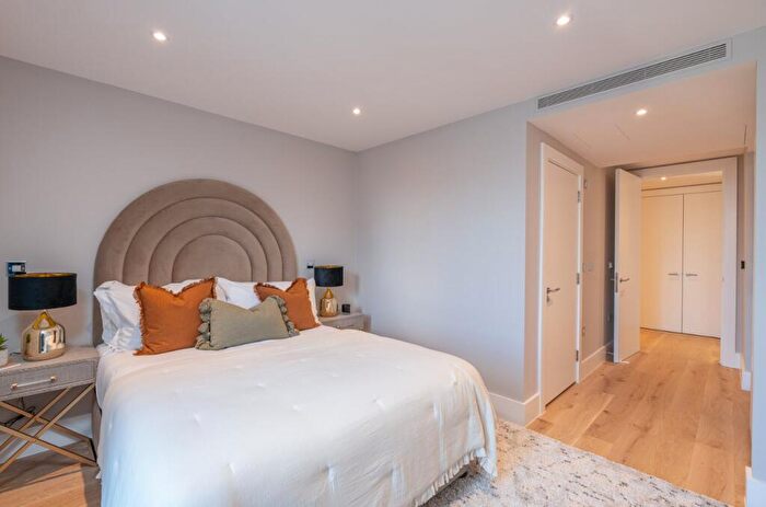 2 Bedroom Apartment To Rent In Baker Street, Marylebone, London, NW1
