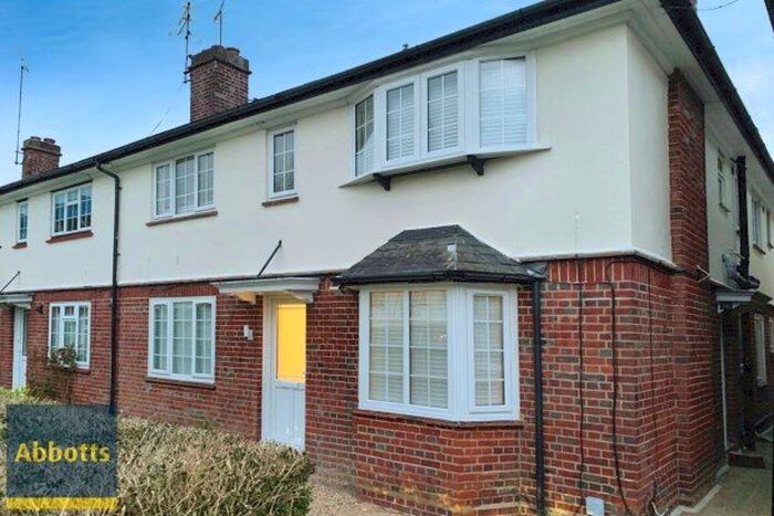 3 Bedroom Maisonette To Rent In Hayes Close, Chelmsford, CM2