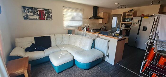 6 Bedroom House To Rent In King Edwards Road, Brynmill, SA1