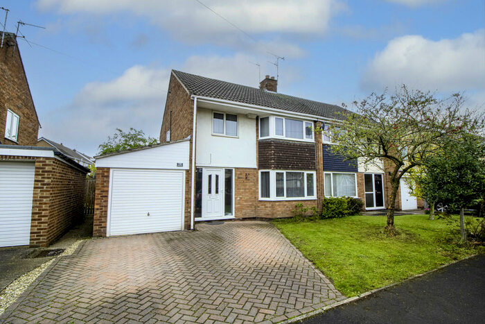 3 Bedroom Semi-Detached House To Rent In Cleveland Way, Doncaster, DN7