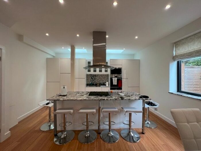 3 Bedroom Flat To Rent In Chaucer Road, Herne Hill, London, SE24