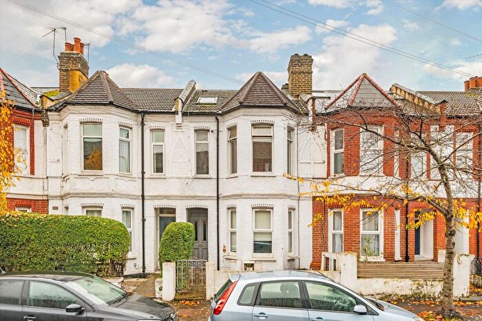 3 Bedroom Flat For Sale In Southfield Road, Chiswick, W4