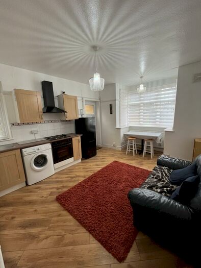 1 Bedroom Apartment To Rent In Woodcote Road, Wallington, SM6