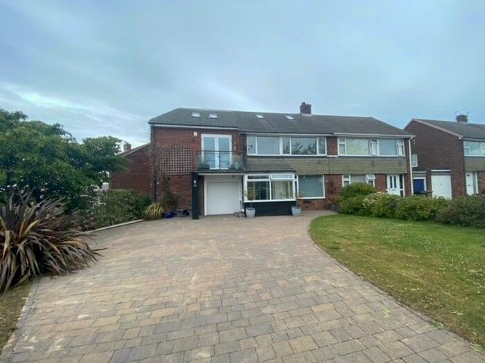 4 Bedroom Semi-Detached House To Rent In Rayleigh Drive, Woodlands Park, Newcastle Upon Tyne, NE13