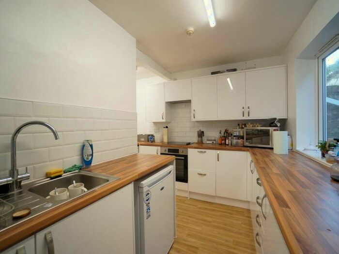 5 Bedroom House To Rent In Mountain View, Bangor, LL57