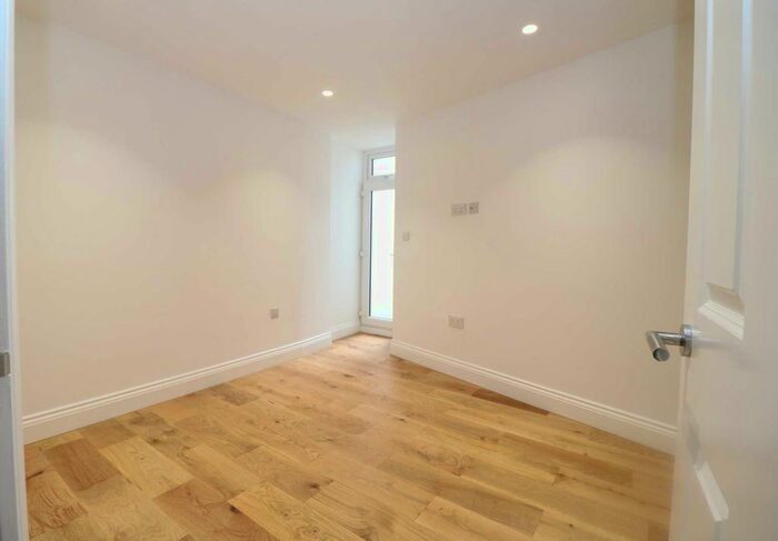 1 Bedroom Flat To Rent In West Green Road, London, N15
