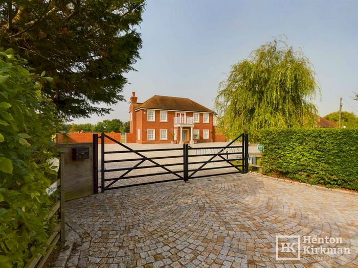 4 Bedroom Detached House For Sale In Tye Common Road, Tye Common, CM12