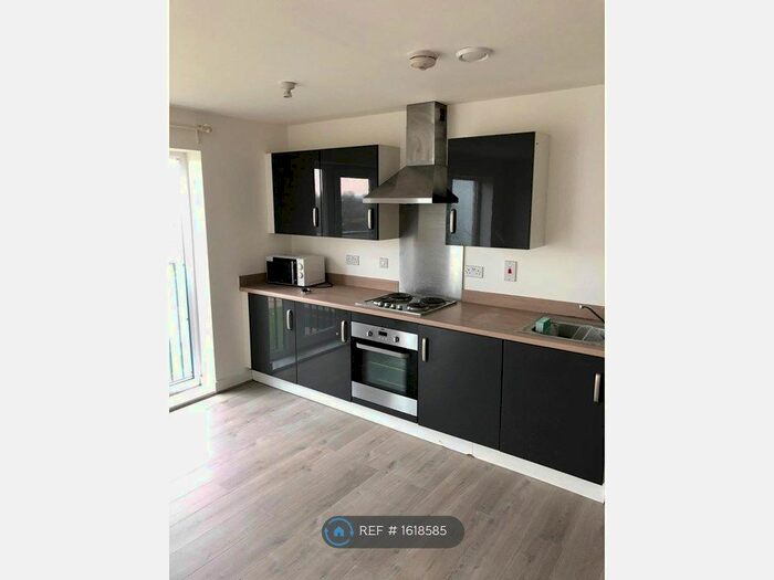 2 Bedroom Flat To Rent In Arc Court, Romford, RM7