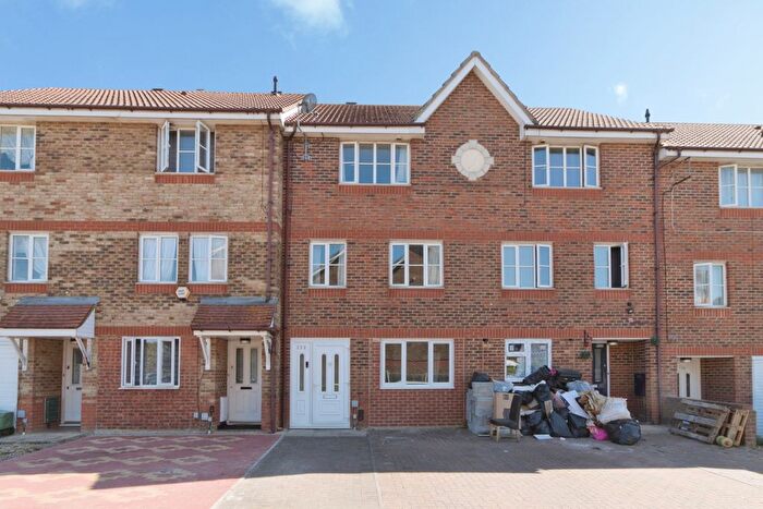 5 Bedroom Terraced House For Sale In Redbourne Drive, London, London, SE28