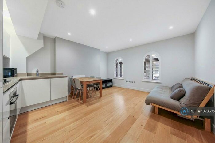 3 Bedroom Flat To Rent In Holloway Road, London, N7