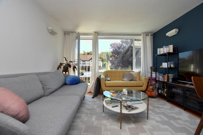 2 Bedroom Flat To Rent In Beechcroft Close, Valley Road, London, SW16