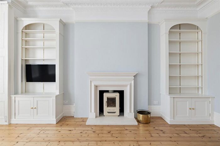 3 Bedroom Flat To Rent In Marloes Road, London, W8