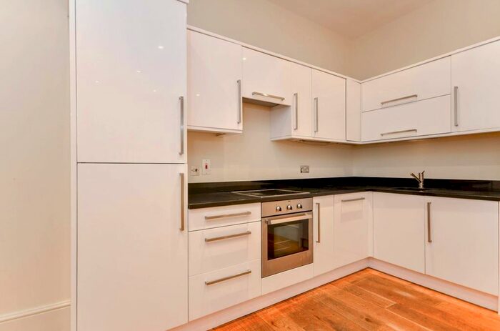 2 Bedroom Flat To Rent In Earls Court Road, South Kensington, London, W8