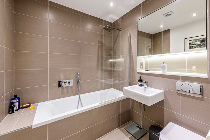 2 Bedroom Flat For Sale In Vyner Street, London, E2