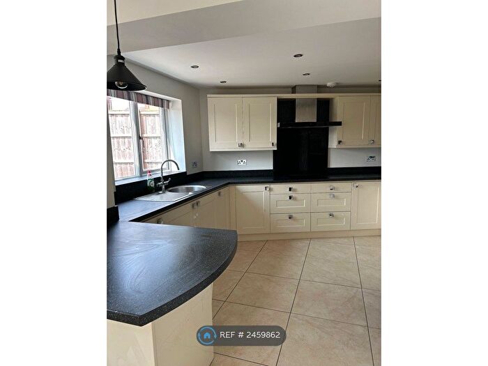 4 Bedroom Semi-Detached House To Rent In Linden Drive, Chesterfield, S41