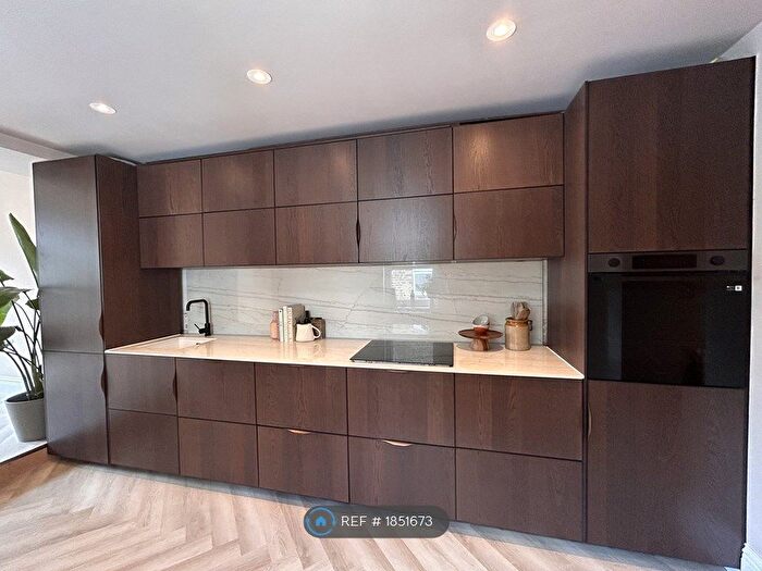 2 Bedroom Flat To Rent In Peckham, London, SE15