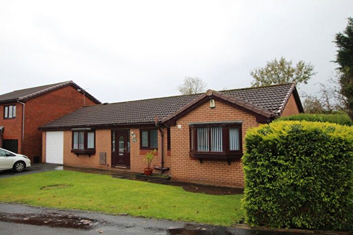 3 Bedroom Detached Bungalow To Rent In Upper Passmonds Grove, Rochdale, OL11
