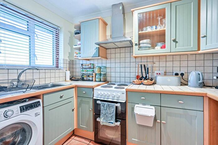 2 Bedroom Flat For Sale In The Broadway, New Haw, Addlestone, KT15