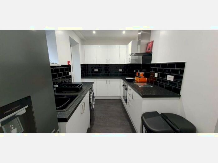 2 Bedroom Flat To Rent In Salisbury Road, Rear Building, Cathays, Cardiff, CF24