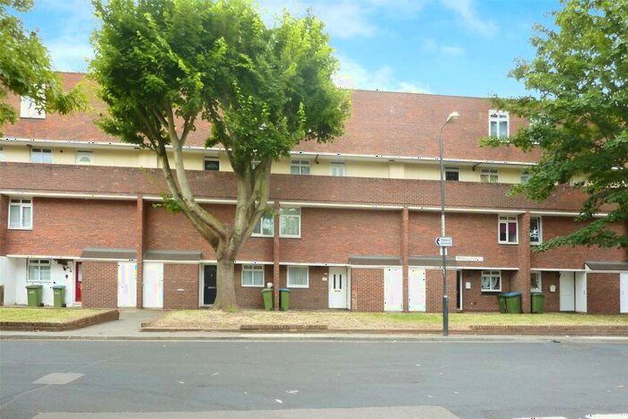 3 Bedroom Maisonette To Rent In Disraeli Close, London, SE28