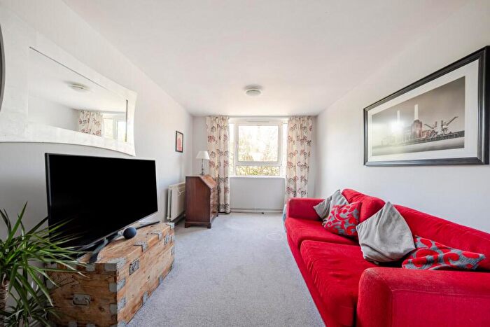 1 Bedroom Flat For Sale In Bolingbroke Grove, Battersea, London, SW11