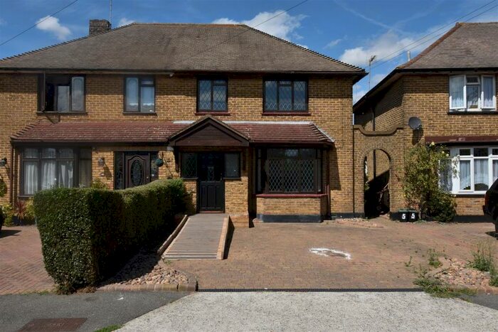 4 Bedroom House To Rent In Thameside Crescent, Canvey Island, SS8