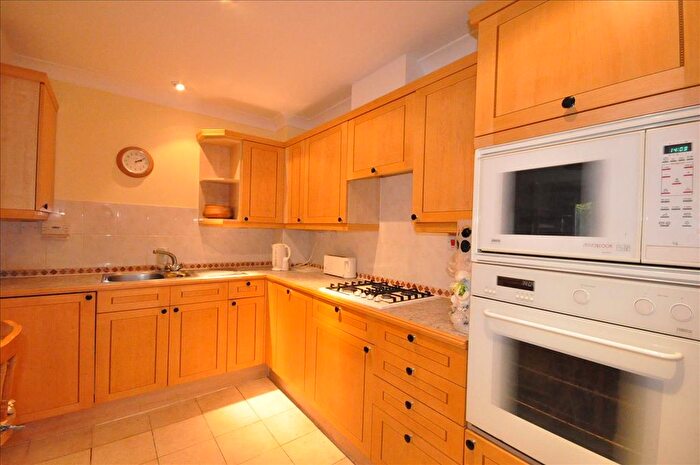 2 Bedroom Flat To Rent In Willow Court, Corney Reach Way, Chiswick, London, W4