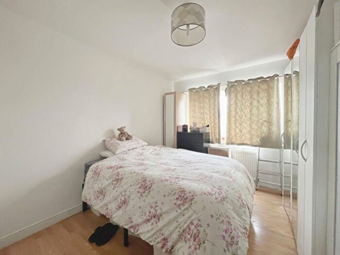 2 Bedroom Flat For Sale In Culmington Road, London, W13