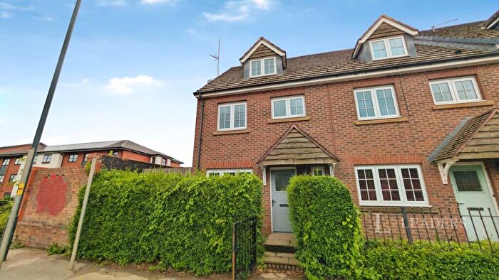 4 Bedroom Terraced House To Rent In Tuttle Hill, Nuneaton, Warwickshire, CV10