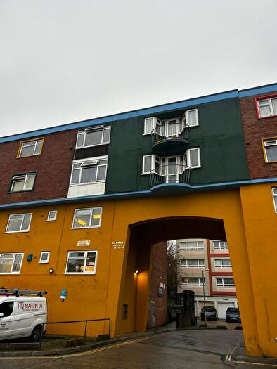 2 Bedroom Flat To Rent In Harwell Court, Plymouth, Devon, PL1