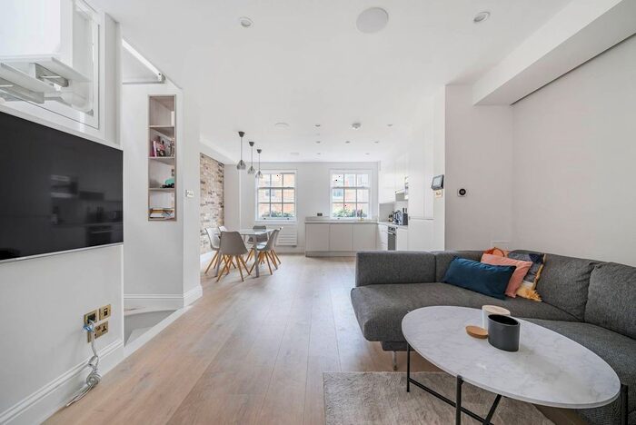 3 Bedroom Flat To Rent In Windmill Street, Fitzrovia, London, W1T