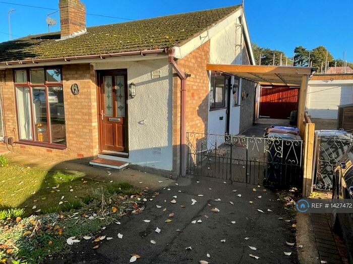 2 Bedroom Bungalow To Rent In Druids Way, Northampton, NN3