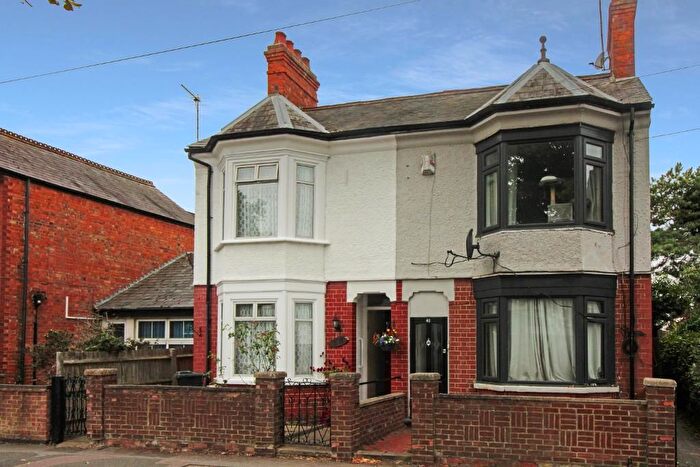 2 Bedroom Semi Detached House For Sale In Westfield Road, Bletchley, Milton Keynes, Buckinghamshire, MK2